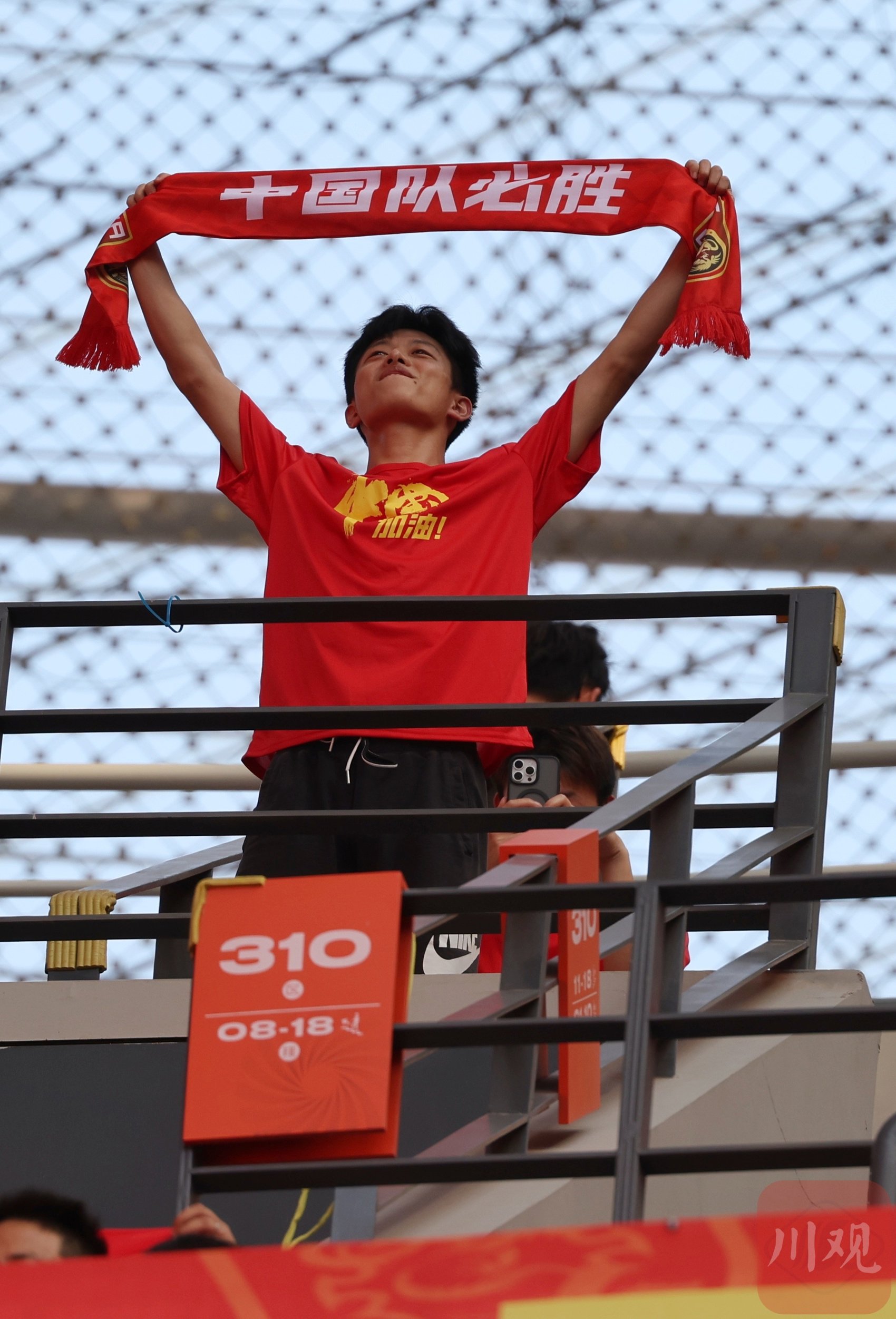 中国官网-欧预赛决赛球迷扮演关键角色，助威声不断