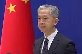 比赛中偶发冲突,让人关注球员间互动! 比赛中偶发冲突,让人关注球员间互动!